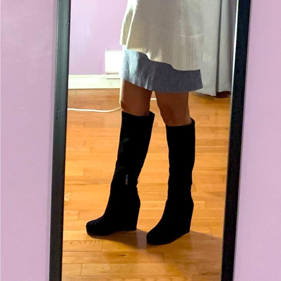 Black suede winter boots on an natural fur, European size 37 - Picture 10 of 15